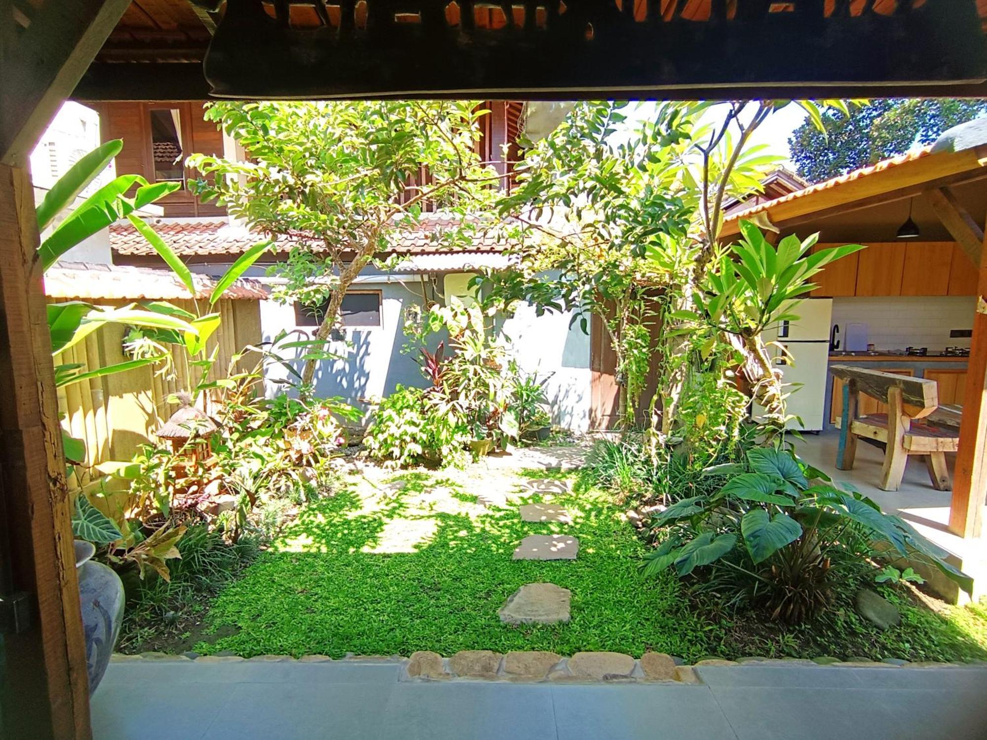 Katang - Katang Guest House Denpasar Extérieur photo